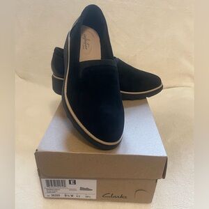 Clarks Woman’s Sharon dolly loafer suede, blk, size 8.5 W